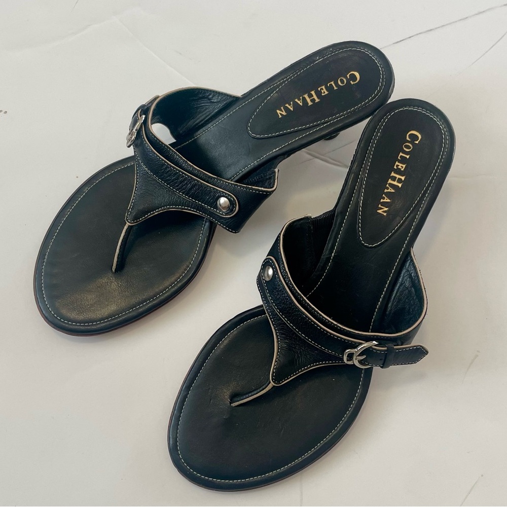 COLE HAAN LEATHER THONG KITTEN HEEL